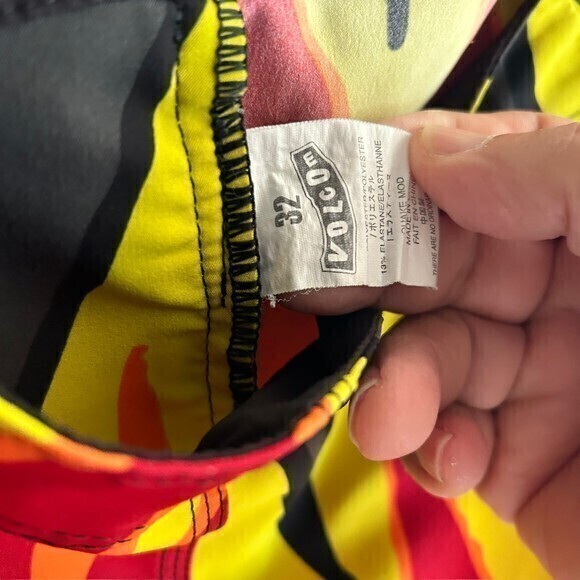 VOLCOM Fire Flames  Shorts‎ men sz  32 - Picture 2 of 5